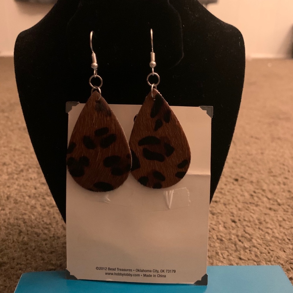 Earrings - Picture 4 of 4
